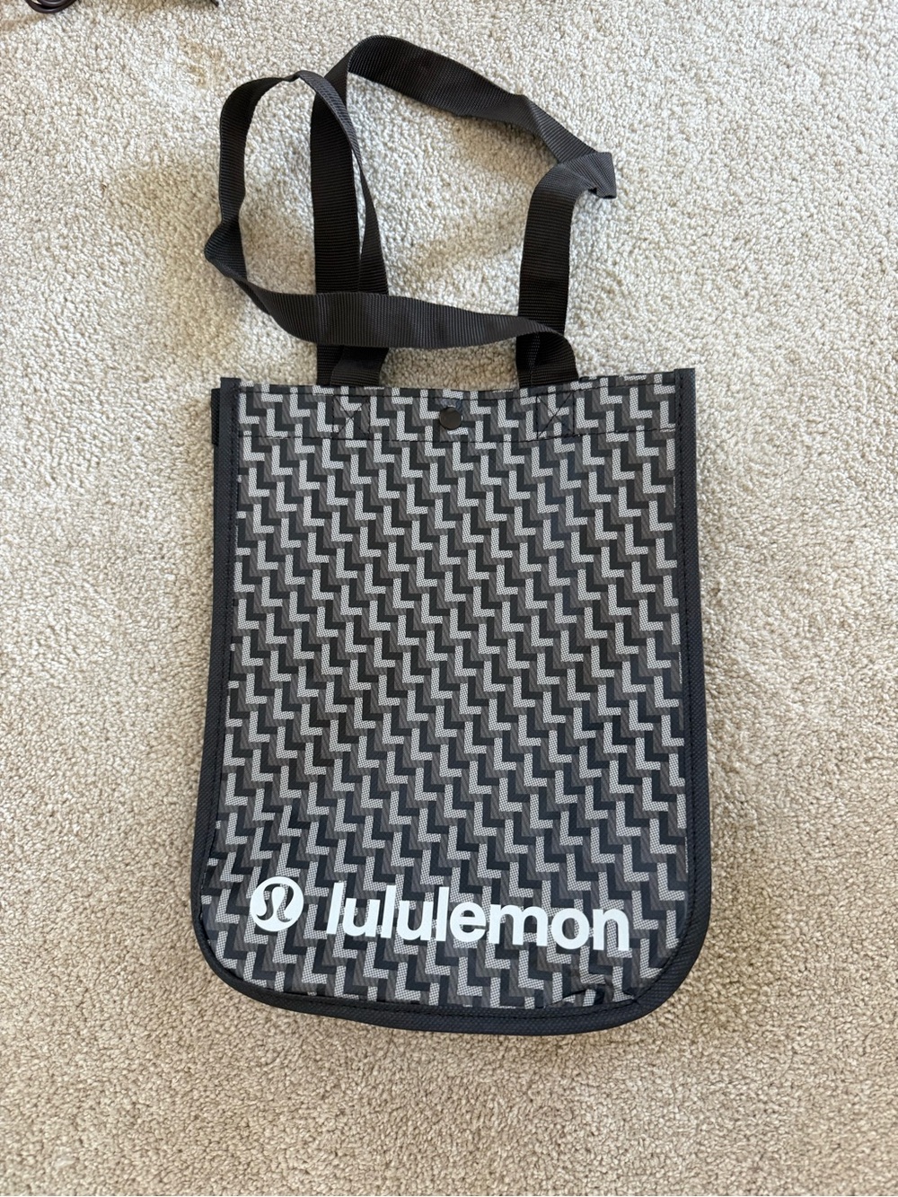 Lululemon athletica- 4 Small Tote Bags!!!